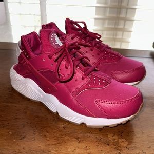 WOMENS NIKE HURRACHE